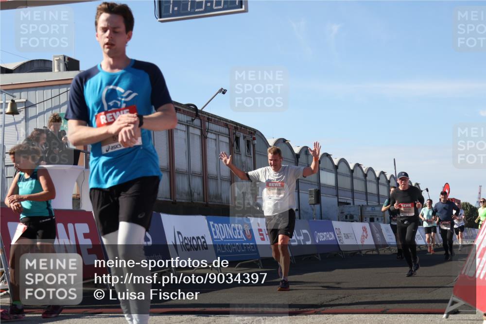 03.10.2025 - Köhlbrandbrückenlauf Luisa Fischer http://msf.ph/oto/9034397 03.10.2025 13:15:03 Ziel 4090, 4232, 4244, 4282, 4406, 4784, 5054, 5173, 5737, 6017, 6128, 6129, 6189, 6249, 6252, 6293, 6454, 6810, 6815 meine-sportfotos.de