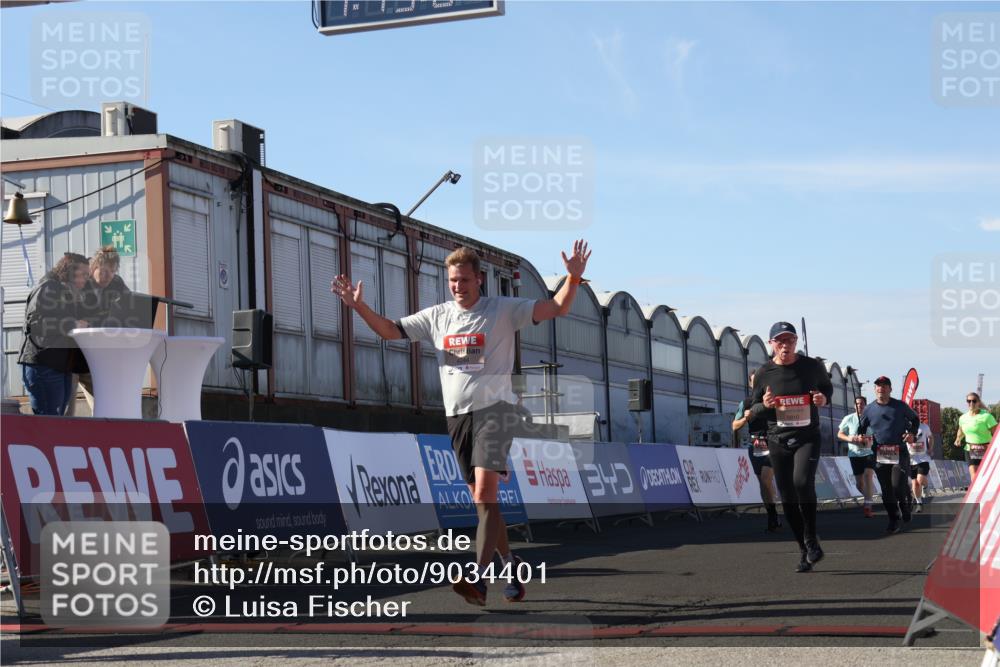 03.10.2025 - Köhlbrandbrückenlauf Luisa Fischer http://msf.ph/oto/9034401 03.10.2025 13:15:03 Ziel 4090, 4232, 4244, 4282, 4406, 4784, 5054, 5173, 5737, 6017, 6128, 6129, 6189, 6249, 6252, 6293, 6454, 6810, 6815 meine-sportfotos.de