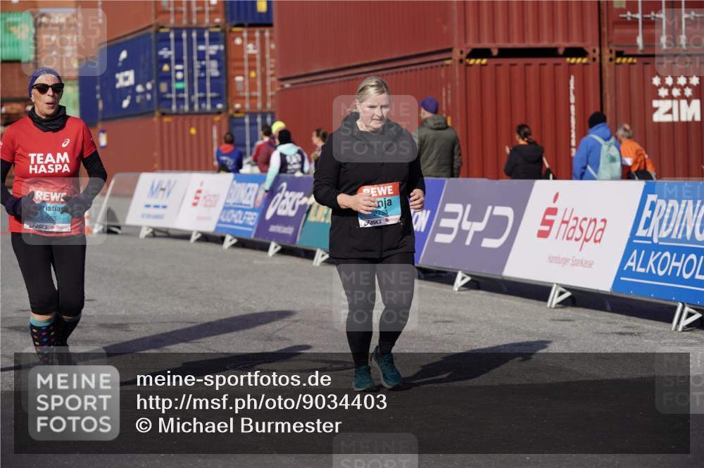 03.10.2025 - Köhlbrandbrückenlauf Michael Burmester http://msf.ph/oto/9034403 03.10.2025 10:43:34 Ziel 2425, 2565, 2753 meine-sportfotos.de