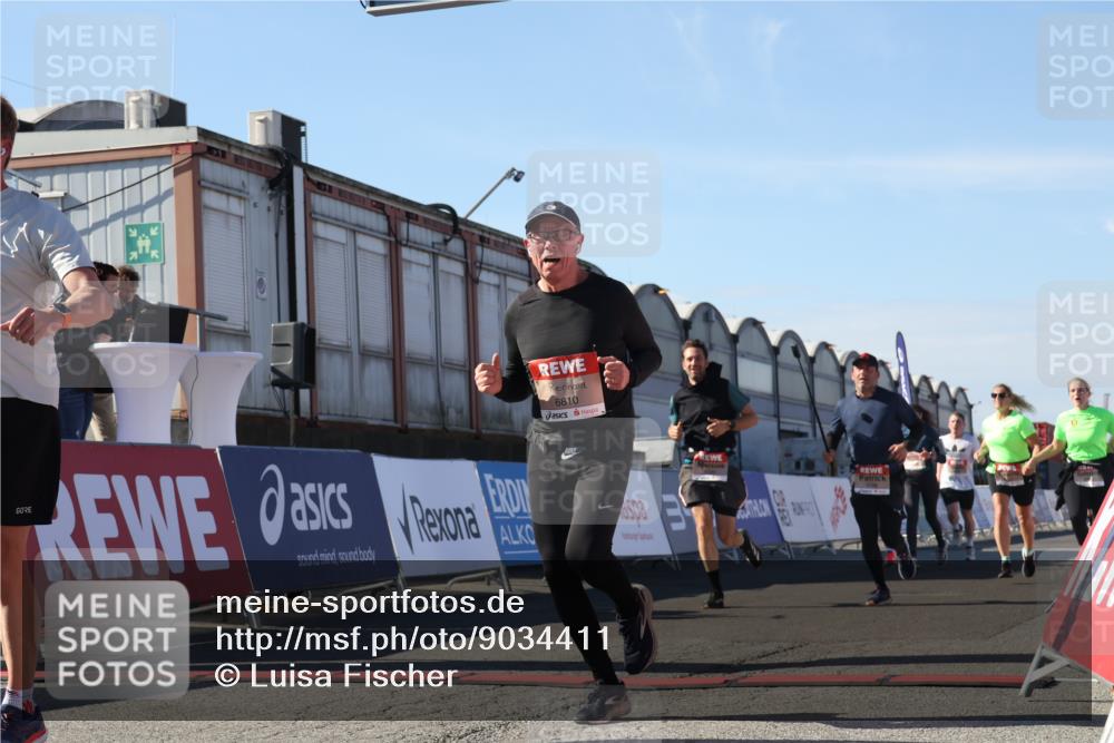 03.10.2025 - Köhlbrandbrückenlauf Luisa Fischer http://msf.ph/oto/9034411 03.10.2025 13:15:05 Ziel 4090, 4232, 4244, 4282, 4406, 4784, 5054, 5173, 5186, 5737, 6017, 6128, 6129, 6189, 6249, 6252, 6293, 6370, 6454, 6591, 6810, 6815 meine-sportfotos.de