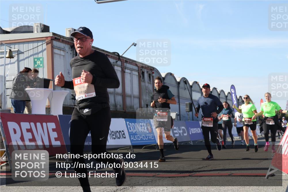 03.10.2025 - Köhlbrandbrückenlauf Luisa Fischer http://msf.ph/oto/9034415 03.10.2025 13:15:06 Ziel 4090, 4232, 4244, 4282, 4784, 5173, 5186, 5737, 6017, 6128, 6129, 6189, 6249, 6252, 6370, 6454, 6591, 6810, 6815 meine-sportfotos.de