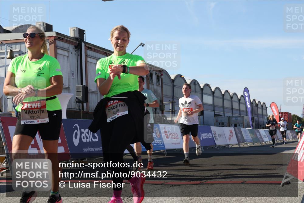 03.10.2025 - Köhlbrandbrückenlauf Luisa Fischer http://msf.ph/oto/9034432 03.10.2025 13:15:09 Ziel 4090, 4244, 4282, 4784, 5173, 5186, 5737, 6128, 6189, 6249, 6252, 6370, 6454, 6591, 6810 meine-sportfotos.de