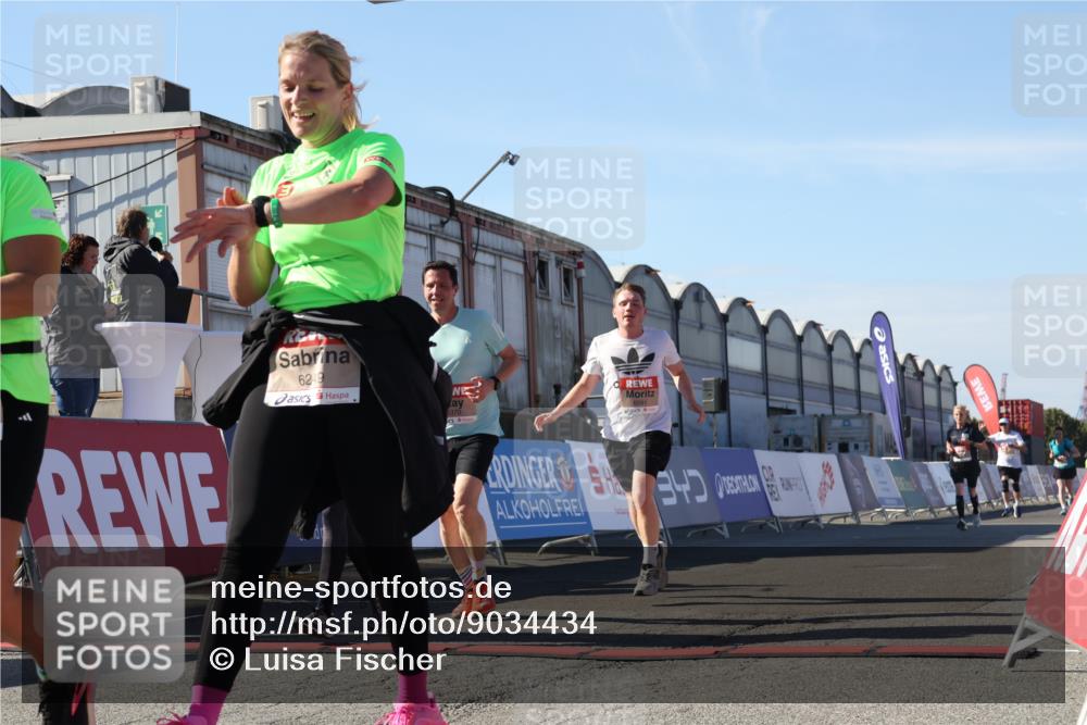 03.10.2025 - Köhlbrandbrückenlauf Luisa Fischer http://msf.ph/oto/9034434 03.10.2025 13:15:10 Ziel 4090, 4244, 4282, 5173, 5186, 5737, 6189, 6249, 6252, 6370, 6454, 6591, 6810 meine-sportfotos.de