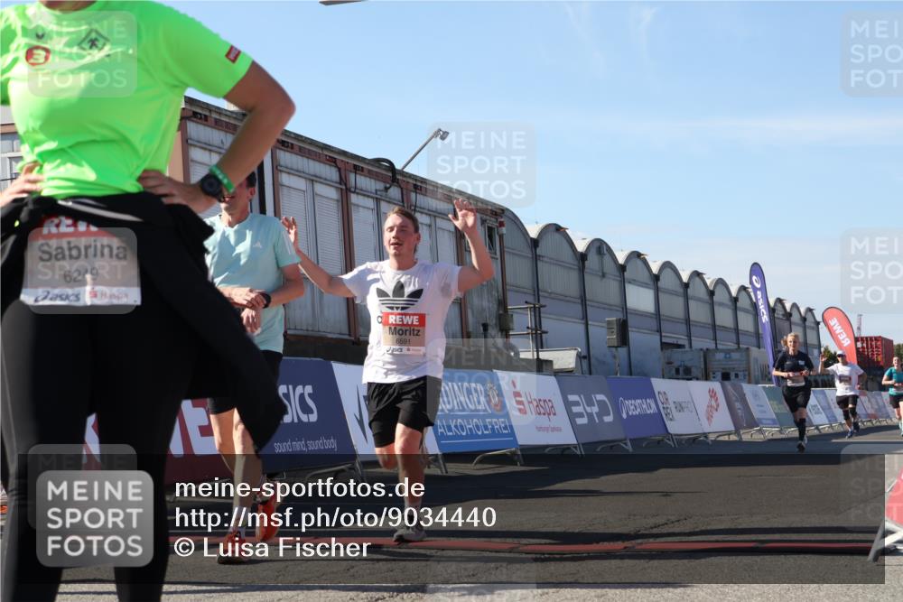 03.10.2025 - Köhlbrandbrückenlauf Luisa Fischer http://msf.ph/oto/9034440 03.10.2025 13:15:11 Ziel 4090, 4244, 4282, 5173, 5186, 6189, 6249, 6252, 6370, 6454, 6591, 6773, 6810 meine-sportfotos.de