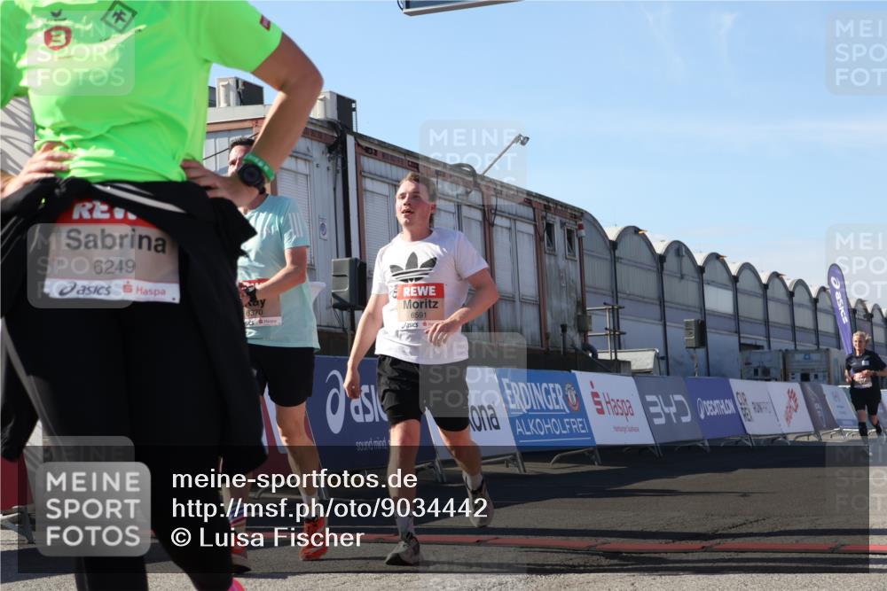 03.10.2025 - Köhlbrandbrückenlauf Luisa Fischer http://msf.ph/oto/9034442 03.10.2025 13:15:11 Ziel 4090, 4244, 4282, 5173, 5186, 6189, 6249, 6252, 6370, 6454, 6591, 6773, 6810 meine-sportfotos.de