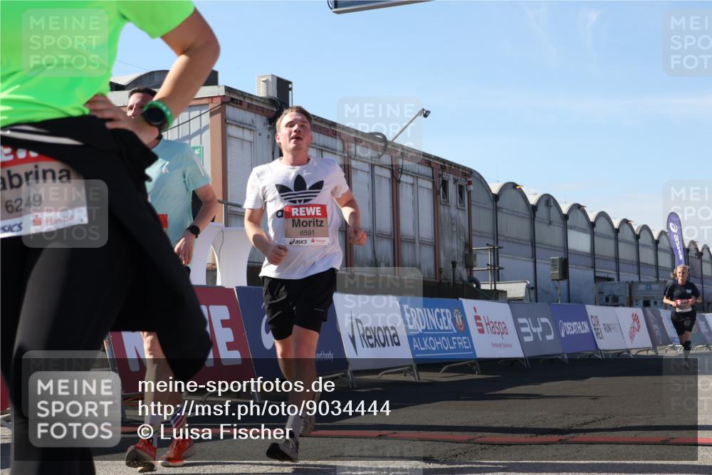 03.10.2025 - Köhlbrandbrückenlauf Luisa Fischer http://msf.ph/oto/9034444 03.10.2025 13:15:11 Ziel 4090, 4244, 4282, 5173, 5186, 6189, 6249, 6252, 6370, 6454, 6591, 6773, 6810 meine-sportfotos.de