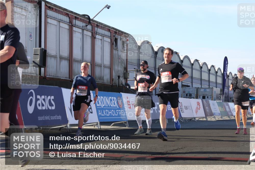 03.10.2025 - Köhlbrandbrückenlauf Luisa Fischer http://msf.ph/oto/9034467 03.10.2025 13:15:29 Ziel 4031, 4267, 4610, 4797, 4871, 4958, 4962, 5309, 5771, 6019, 6535, 6772, 6790 meine-sportfotos.de