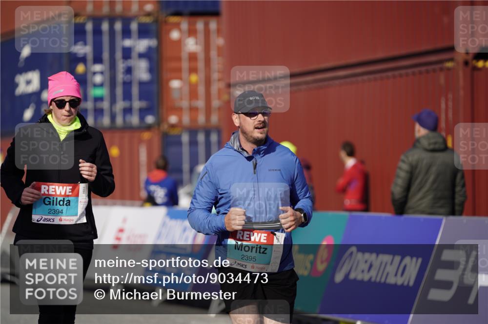 03.10.2025 - Köhlbrandbrückenlauf Michael Burmester http://msf.ph/oto/9034473 03.10.2025 10:44:09 Ziel 2394, 2395 meine-sportfotos.de