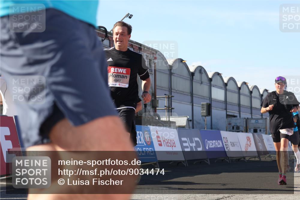 03.10.2025 - Köhlbrandbrückenlauf Luisa Fischer http://msf.ph/oto/9034474 03.10.2025 13:15:30 Ziel 4031, 4267, 4577, 4610, 4704, 4797, 4871, 4958, 4962, 5309, 5771, 6019, 6535, 6772, 6790 meine-sportfotos.de