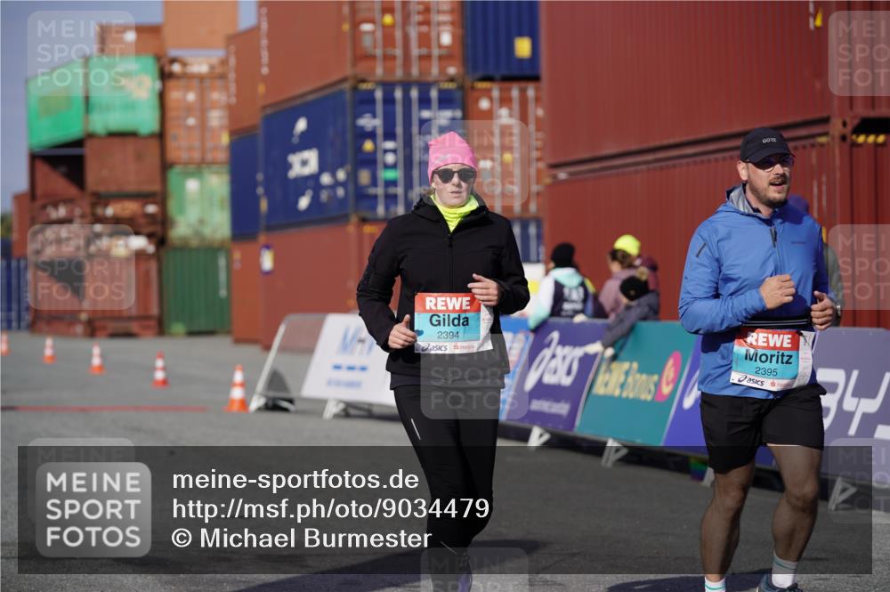 03.10.2025 - Köhlbrandbrückenlauf Michael Burmester http://msf.ph/oto/9034479 03.10.2025 10:44:10 Ziel 2394, 2395, 2620 meine-sportfotos.de