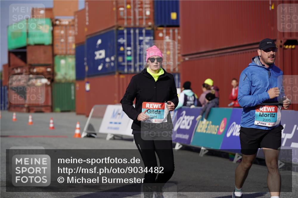 03.10.2025 - Köhlbrandbrückenlauf Michael Burmester http://msf.ph/oto/9034482 03.10.2025 10:44:10 Ziel 2394, 2395, 2620 meine-sportfotos.de