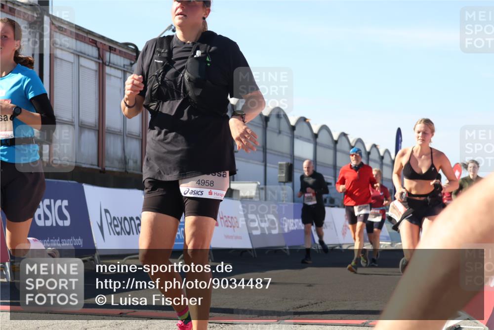 03.10.2025 - Köhlbrandbrückenlauf Luisa Fischer http://msf.ph/oto/9034487 03.10.2025 13:15:33 Ziel 4031, 4267, 4399, 4421, 4577, 4678, 4704, 4797, 4803, 4871, 4958, 4962, 5309, 6019, 6535, 6772 meine-sportfotos.de