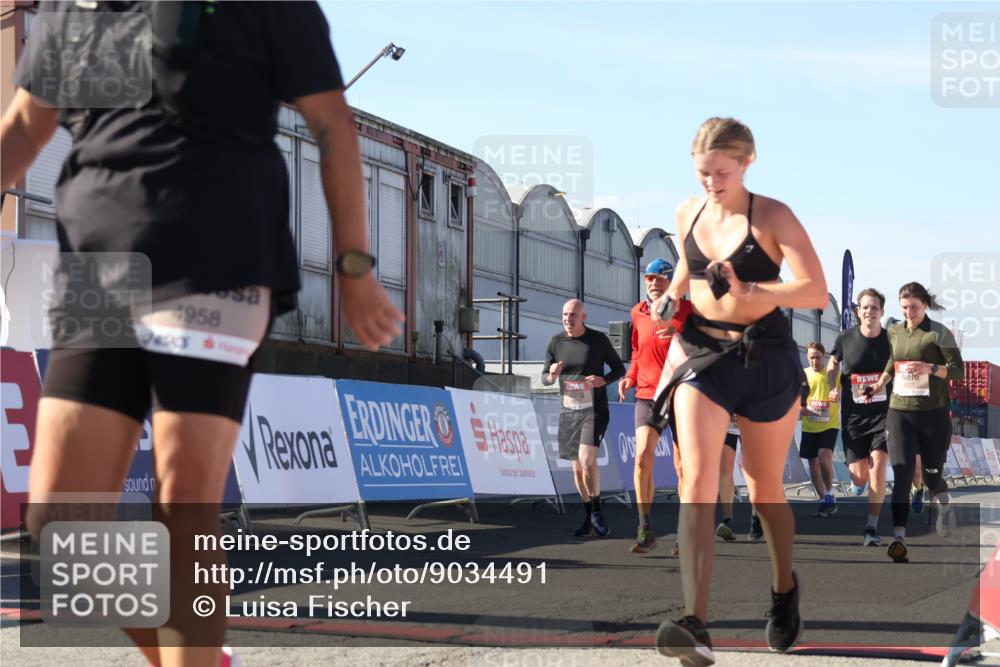 03.10.2025 - Köhlbrandbrückenlauf Luisa Fischer http://msf.ph/oto/9034491 03.10.2025 13:15:34 Ziel 4031, 4267, 4399, 4421, 4577, 4678, 4704, 4797, 4803, 4871, 4958, 4962, 5309, 5942, 6019, 6535, 6772 meine-sportfotos.de