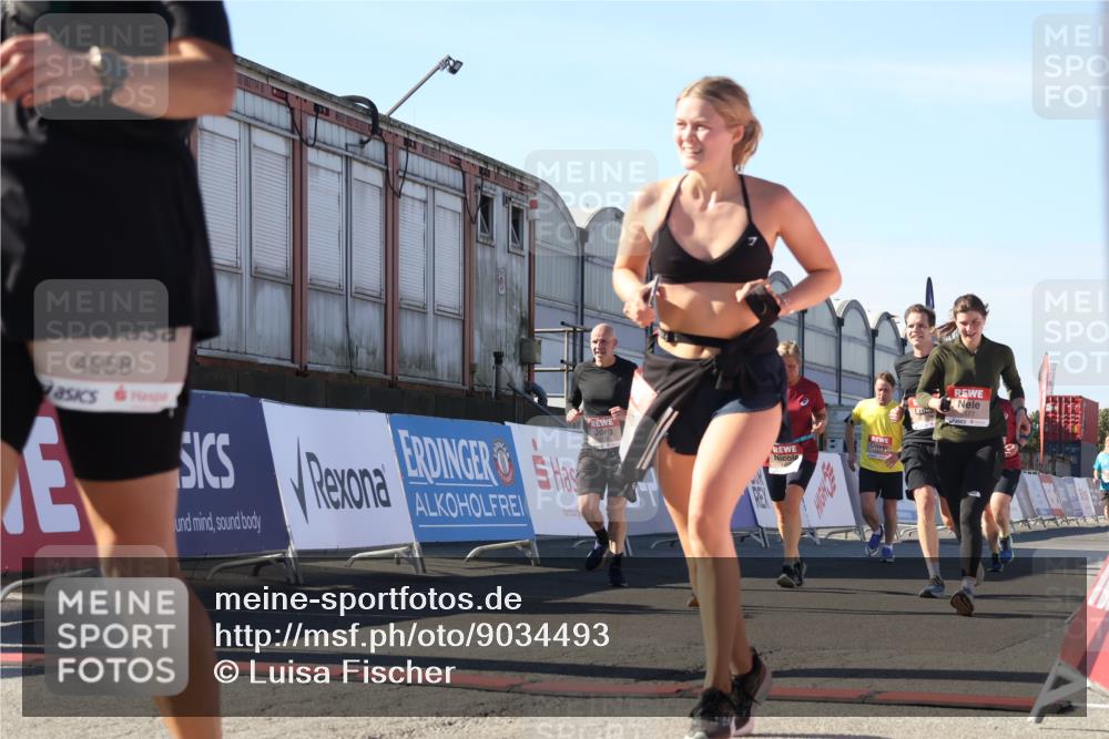 03.10.2025 - Köhlbrandbrückenlauf Luisa Fischer http://msf.ph/oto/9034493 03.10.2025 13:15:34 Ziel 4031, 4267, 4399, 4421, 4577, 4678, 4704, 4797, 4803, 4871, 4958, 4962, 5309, 5942, 6019, 6535, 6772 meine-sportfotos.de