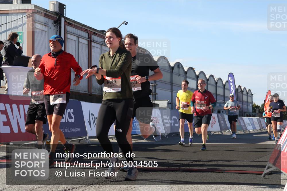 03.10.2025 - Köhlbrandbrückenlauf Luisa Fischer http://msf.ph/oto/9034505 03.10.2025 13:15:36 Ziel 4031, 4210, 4267, 4399, 4421, 4577, 4604, 4678, 4704, 4797, 4803, 4871, 4958, 4962, 5309, 5768, 5942, 6019, 6535, 6772 meine-sportfotos.de