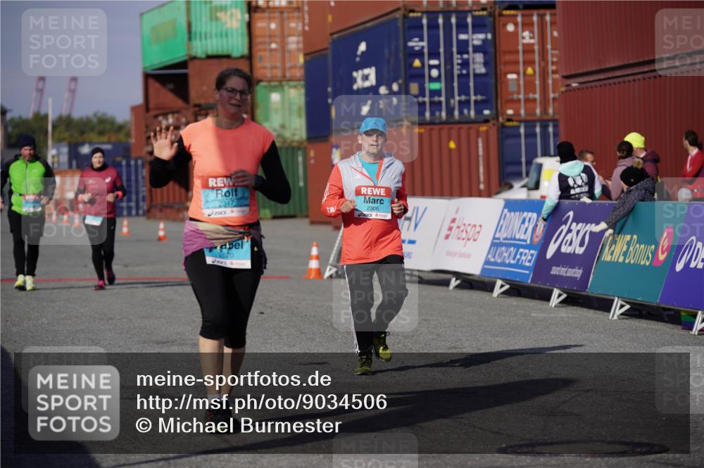 03.10.2025 - Köhlbrandbrückenlauf Michael Burmester http://msf.ph/oto/9034506 03.10.2025 10:44:20 Ziel 2306, 2517, 2545, 2620 meine-sportfotos.de