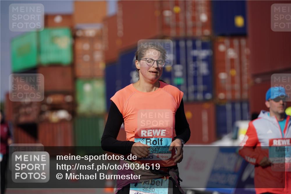 03.10.2025 - Köhlbrandbrückenlauf Michael Burmester http://msf.ph/oto/9034519 03.10.2025 10:44:22 Ziel 2306, 2517, 2545, 2620 meine-sportfotos.de