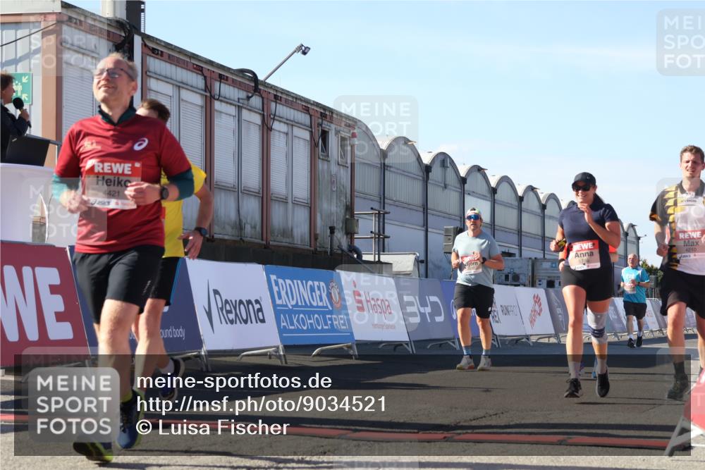 03.10.2025 - Köhlbrandbrückenlauf Luisa Fischer http://msf.ph/oto/9034521 03.10.2025 13:15:39 Ziel 4210, 4267, 4399, 4421, 4577, 4604, 4678, 4704, 4797, 4803, 4871, 4885, 4958, 4962, 5309, 5768, 5942, 6019, 6112 meine-sportfotos.de