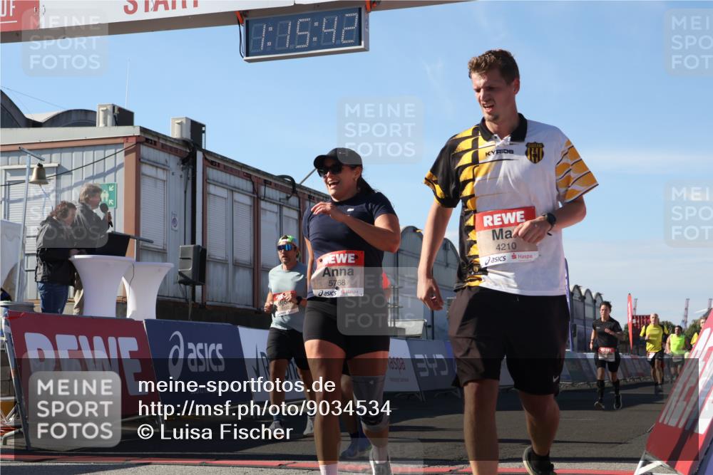 03.10.2025 - Köhlbrandbrückenlauf Luisa Fischer http://msf.ph/oto/9034534 03.10.2025 13:15:41 Ziel 4210, 4399, 4421, 4577, 4604, 4678, 4704, 4797, 4803, 4871, 4885, 4958, 5768, 5800, 5801, 5942, 6019, 6112 meine-sportfotos.de