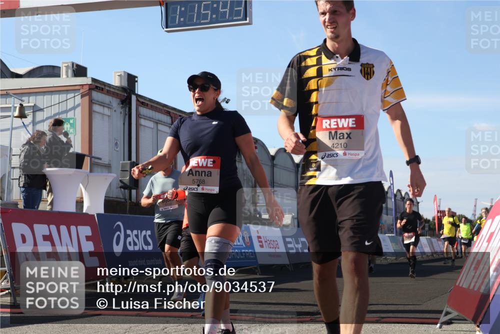 03.10.2025 - Köhlbrandbrückenlauf Luisa Fischer http://msf.ph/oto/9034537 03.10.2025 13:15:41 Ziel 4210, 4399, 4421, 4577, 4604, 4678, 4704, 4797, 4803, 4871, 4885, 4958, 5768, 5800, 5801, 5942, 6019, 6112 meine-sportfotos.de