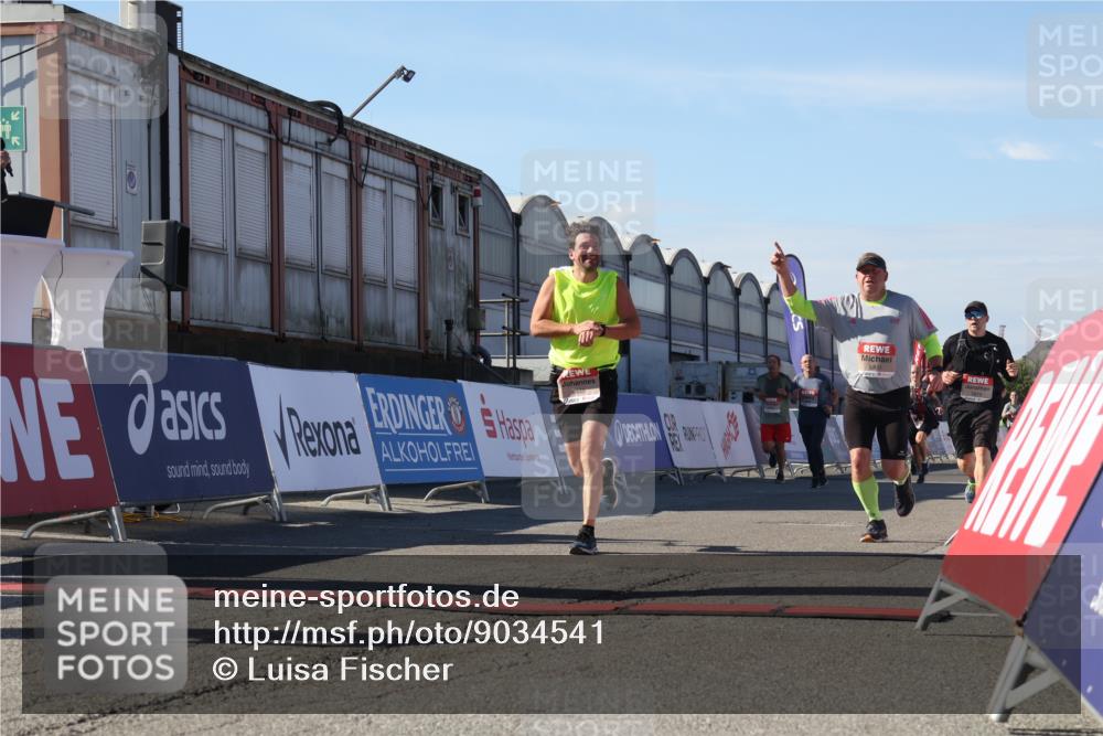 03.10.2025 - Köhlbrandbrückenlauf Luisa Fischer http://msf.ph/oto/9034541 03.10.2025 13:15:49 Ziel 4210, 4374, 4421, 4604, 4677, 4885, 5768, 5800, 5801, 5879, 5942, 6112, 6301, 6445, 6536 meine-sportfotos.de