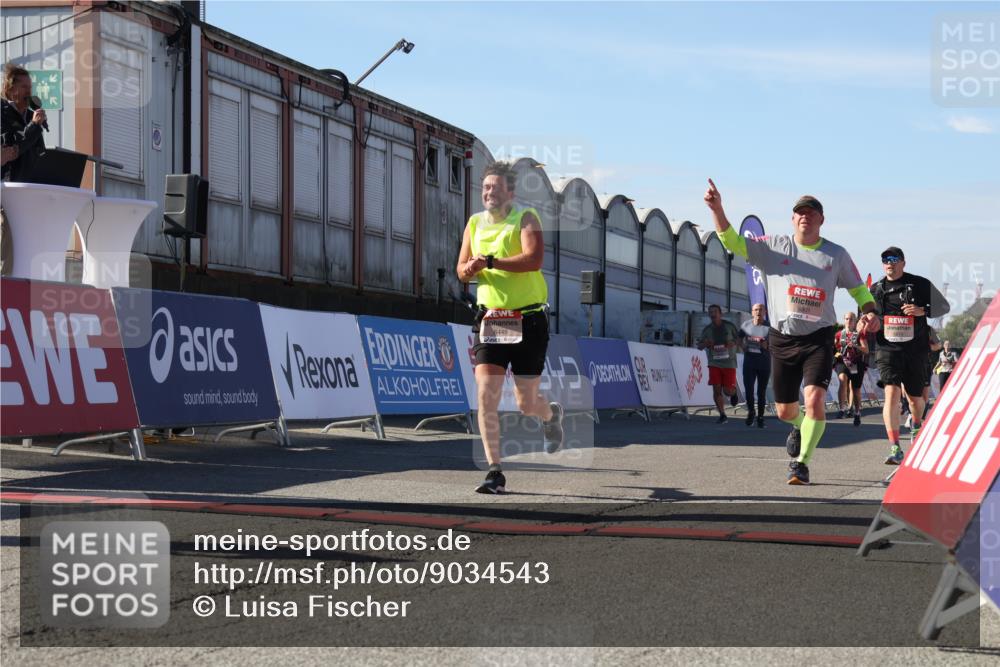 03.10.2025 - Köhlbrandbrückenlauf Luisa Fischer http://msf.ph/oto/9034543 03.10.2025 13:15:49 Ziel 4210, 4374, 4421, 4604, 4677, 4885, 5768, 5800, 5801, 5879, 5942, 6112, 6301, 6445, 6536 meine-sportfotos.de