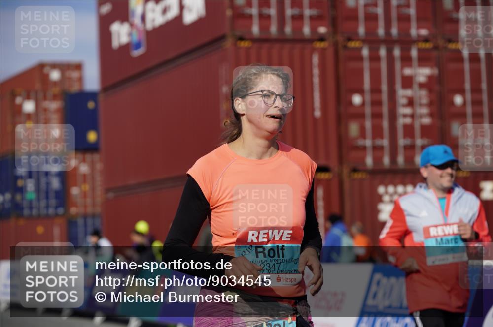 03.10.2025 - Köhlbrandbrückenlauf Michael Burmester http://msf.ph/oto/9034545 03.10.2025 10:44:24 Ziel 2306, 2517, 2545 meine-sportfotos.de