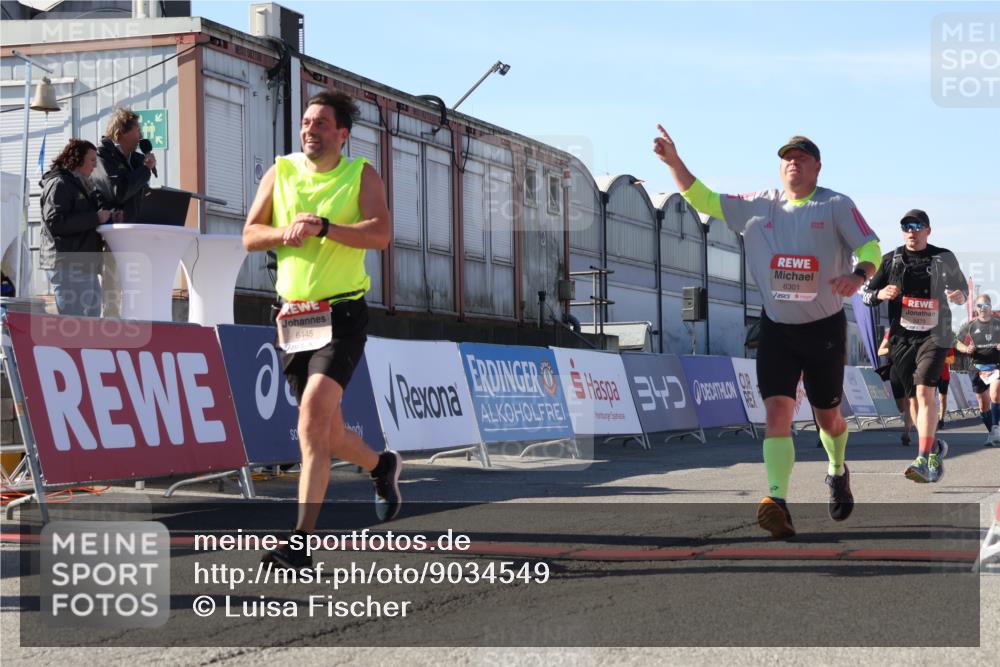03.10.2025 - Köhlbrandbrückenlauf Luisa Fischer http://msf.ph/oto/9034549 03.10.2025 13:15:50 Ziel 4210, 4374, 4604, 4677, 4833, 4885, 5768, 5800, 5801, 5879, 5942, 6112, 6301, 6445, 6507, 6536 meine-sportfotos.de