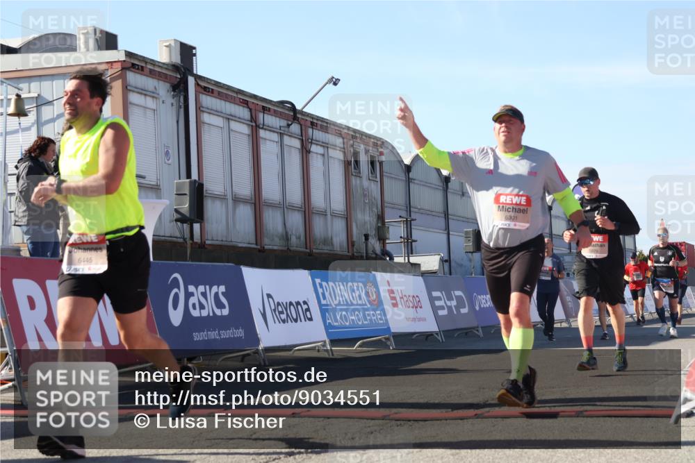 03.10.2025 - Köhlbrandbrückenlauf Luisa Fischer http://msf.ph/oto/9034551 03.10.2025 13:15:50 Ziel 4210, 4374, 4604, 4677, 4833, 4885, 5768, 5800, 5801, 5879, 5942, 6112, 6301, 6445, 6507, 6536 meine-sportfotos.de