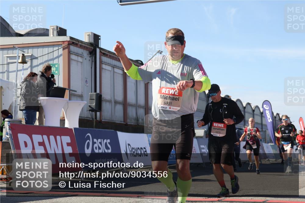 03.10.2025 - Köhlbrandbrückenlauf Luisa Fischer http://msf.ph/oto/9034556 03.10.2025 13:15:51 Ziel 4210, 4374, 4604, 4677, 4833, 4885, 5768, 5800, 5801, 5879, 6112, 6301, 6445, 6507, 6536 meine-sportfotos.de