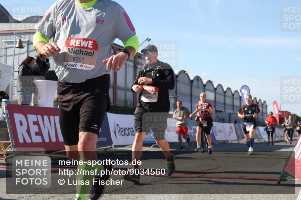 03.10.2025 - Köhlbrandbrückenlauf Luisa Fischer http://msf.ph/oto/9034560 03.10.2025 13:15:52 Ziel 4374, 4548, 4604, 4677, 4805, 4833, 4885, 5800, 5801, 5867, 5868, 5879, 6112, 6301, 6445, 6507, 6536 meine-sportfotos.de