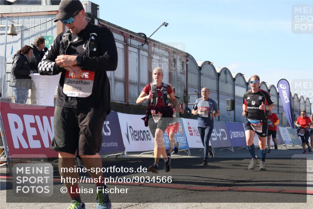 03.10.2025 - Köhlbrandbrückenlauf Luisa Fischer http://msf.ph/oto/9034566 03.10.2025 13:15:53 Ziel 4374, 4548, 4677, 4805, 4833, 4885, 5022, 5023, 5800, 5801, 5867, 5868, 5879, 6112, 6271, 6301, 6445, 6507, 6536 meine-sportfotos.de