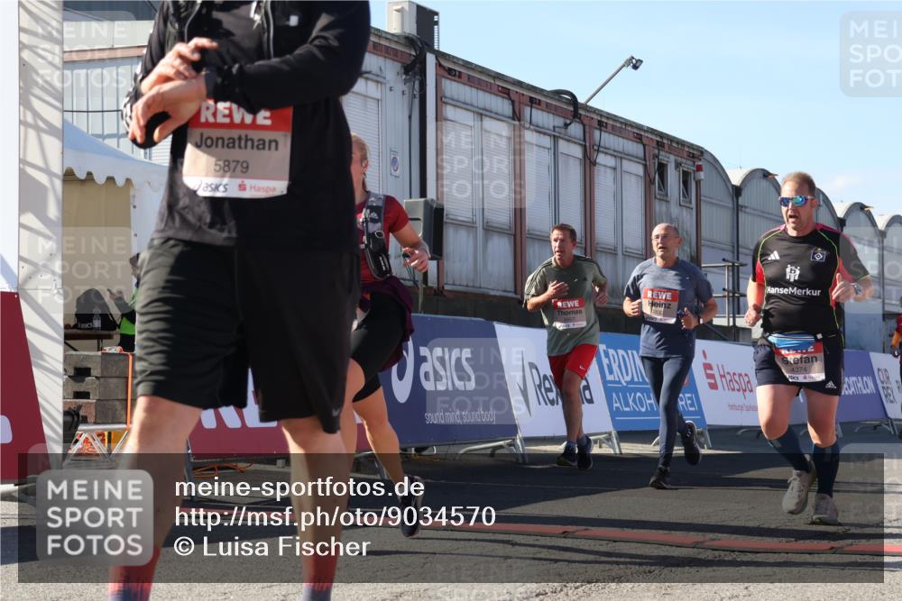 03.10.2025 - Köhlbrandbrückenlauf Luisa Fischer http://msf.ph/oto/9034570 03.10.2025 13:15:54 Ziel 4374, 4548, 4677, 4805, 4833, 4885, 5022, 5023, 5217, 5800, 5801, 5867, 5868, 5879, 6270, 6271, 6301, 6445, 6507, 6536 meine-sportfotos.de
