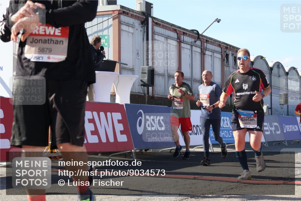 03.10.2025 - Köhlbrandbrückenlauf Luisa Fischer http://msf.ph/oto/9034573 03.10.2025 13:15:54 Ziel 4374, 4548, 4677, 4805, 4833, 4885, 5022, 5023, 5217, 5800, 5801, 5867, 5868, 5879, 6270, 6271, 6301, 6445, 6507, 6536 meine-sportfotos.de