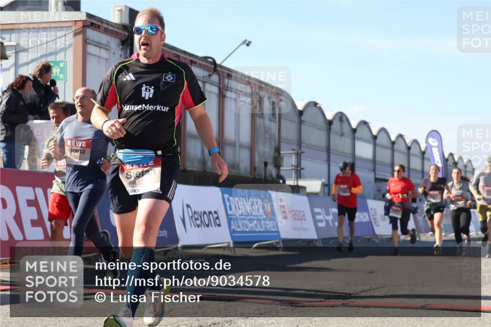 03.10.2025 - Köhlbrandbrückenlauf Luisa Fischer http://msf.ph/oto/9034578 03.10.2025 13:15:55 Ziel 4374, 4495, 4548, 4677, 4805, 4833, 4885, 5022, 5023, 5217, 5800, 5801, 5867, 5868, 5879, 6270, 6271, 6301, 6445, 6507, 6536 meine-sportfotos.de