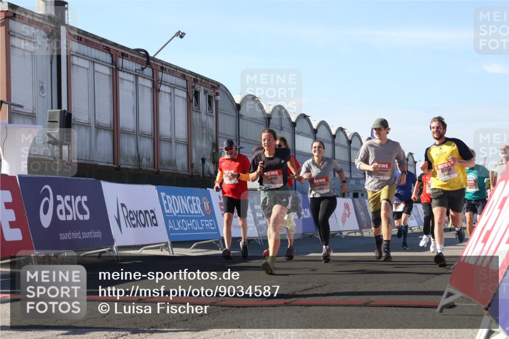 03.10.2025 - Köhlbrandbrückenlauf Luisa Fischer http://msf.ph/oto/9034587 03.10.2025 13:15:56 Ziel 4374, 4495, 4548, 4677, 4805, 4833, 5022, 5023, 5217, 5800, 5801, 5867, 5868, 5879, 6270, 6271, 6301, 6445, 6507, 6536 meine-sportfotos.de