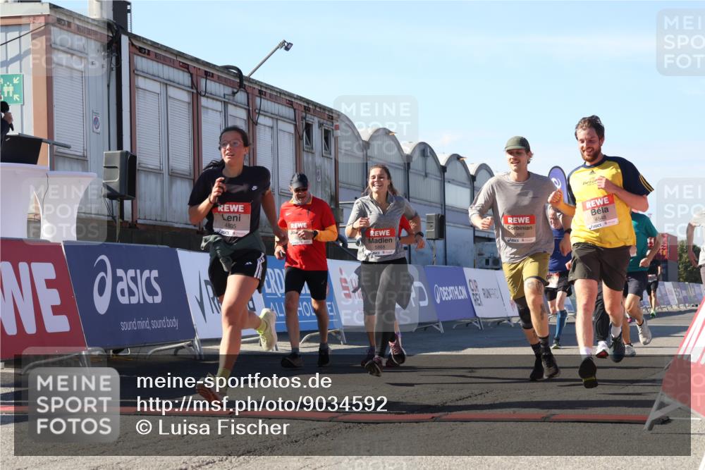 03.10.2025 - Köhlbrandbrückenlauf Luisa Fischer http://msf.ph/oto/9034592 03.10.2025 13:15:57 Ziel 4374, 4495, 4548, 4677, 4805, 4833, 5022, 5023, 5217, 5801, 5867, 5868, 5879, 6270, 6271, 6301, 6445, 6507, 6536 meine-sportfotos.de