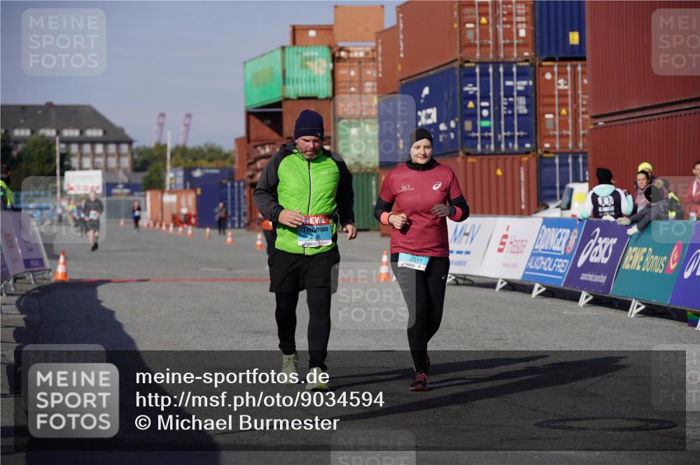 03.10.2025 - Köhlbrandbrückenlauf Michael Burmester http://msf.ph/oto/9034594 03.10.2025 10:44:29 Ziel 2517, 2545 meine-sportfotos.de