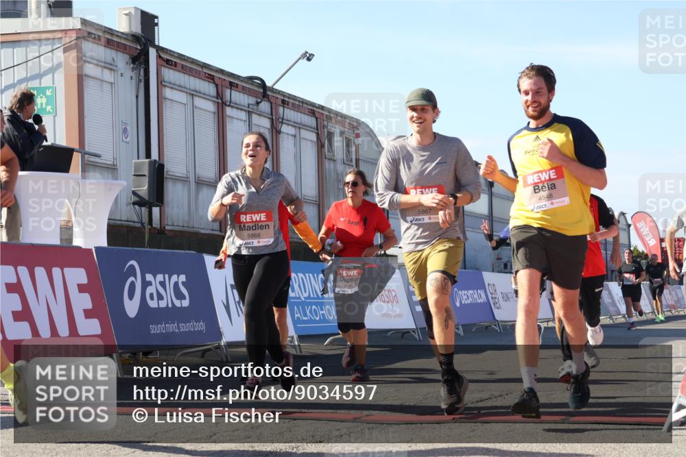 03.10.2025 - Köhlbrandbrückenlauf Luisa Fischer http://msf.ph/oto/9034597 03.10.2025 13:15:58 Ziel 4374, 4423, 4495, 4548, 4677, 4805, 4833, 5022, 5023, 5217, 5867, 5868, 5879, 6270, 6271, 6301, 6445, 6507, 6536 meine-sportfotos.de