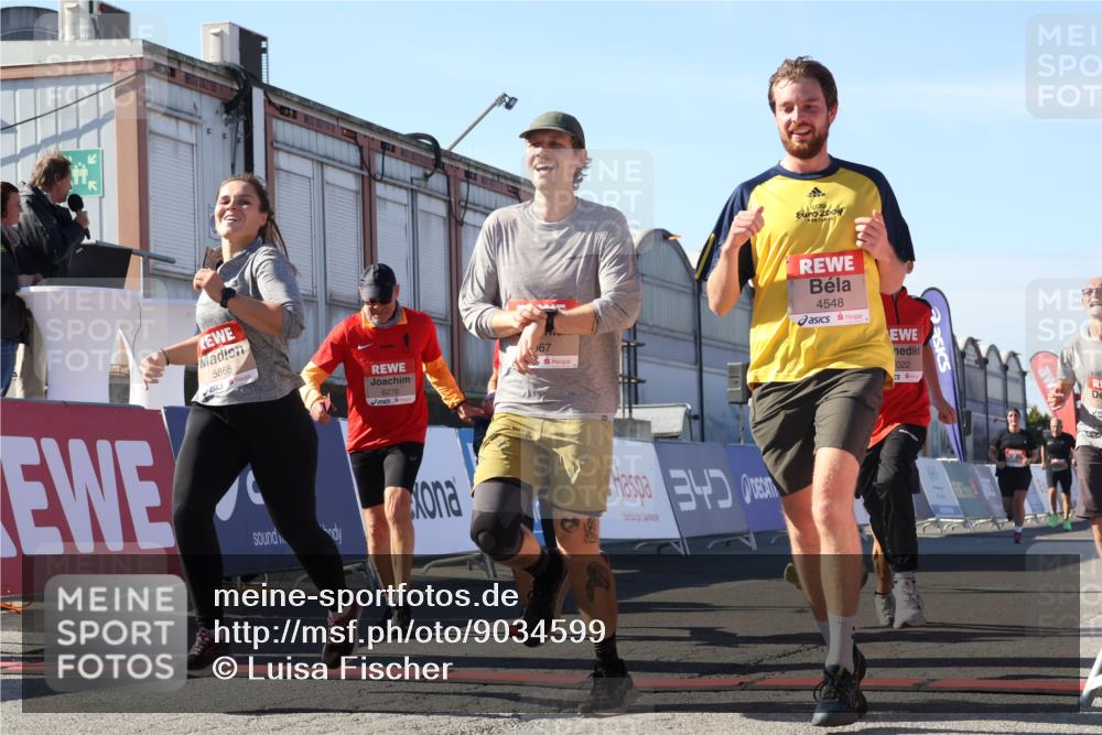 03.10.2025 - Köhlbrandbrückenlauf Luisa Fischer http://msf.ph/oto/9034599 03.10.2025 13:15:58 Ziel 4374, 4423, 4495, 4548, 4677, 4805, 4833, 5022, 5023, 5217, 5867, 5868, 5879, 6270, 6271, 6301, 6445, 6507, 6536 meine-sportfotos.de