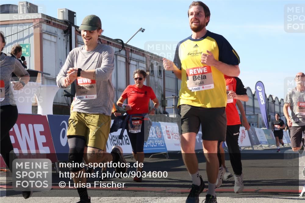 03.10.2025 - Köhlbrandbrückenlauf Luisa Fischer http://msf.ph/oto/9034600 03.10.2025 13:15:58 Ziel 4374, 4423, 4495, 4548, 4677, 4805, 4833, 5022, 5023, 5217, 5867, 5868, 5879, 6270, 6271, 6301, 6445, 6507, 6536 meine-sportfotos.de