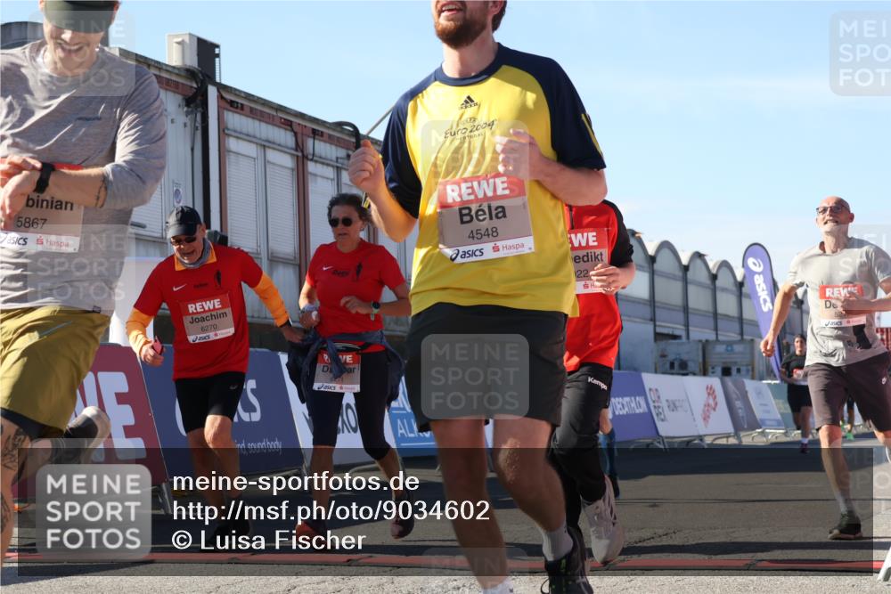 03.10.2025 - Köhlbrandbrückenlauf Luisa Fischer http://msf.ph/oto/9034602 03.10.2025 13:15:59 Ziel 4374, 4423, 4495, 4548, 4644, 4677, 4805, 4833, 5022, 5023, 5217, 5867, 5868, 5879, 6270, 6271, 6301, 6445, 6507, 6712 meine-sportfotos.de