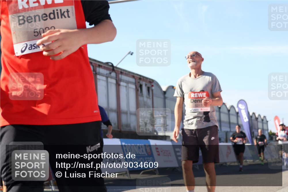 03.10.2025 - Köhlbrandbrückenlauf Luisa Fischer http://msf.ph/oto/9034609 03.10.2025 13:16:00 Ziel 4374, 4423, 4495, 4548, 4644, 4677, 4805, 4833, 5022, 5023, 5217, 5867, 5868, 5879, 6270, 6271, 6301, 6445, 6507, 6712 meine-sportfotos.de
