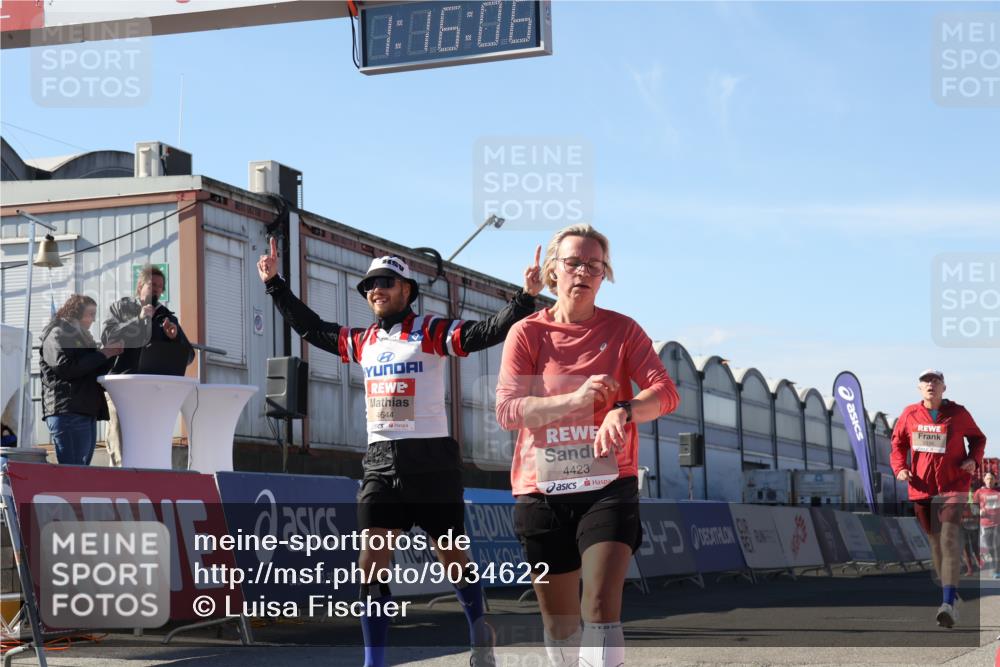 03.10.2025 - Köhlbrandbrückenlauf Luisa Fischer http://msf.ph/oto/9034622 03.10.2025 13:16:05 Ziel 4311, 4374, 4423, 4495, 4548, 4644, 4805, 4833, 5022, 5023, 5068, 5217, 5336, 5867, 5868, 6270, 6271, 6507, 6712 meine-sportfotos.de