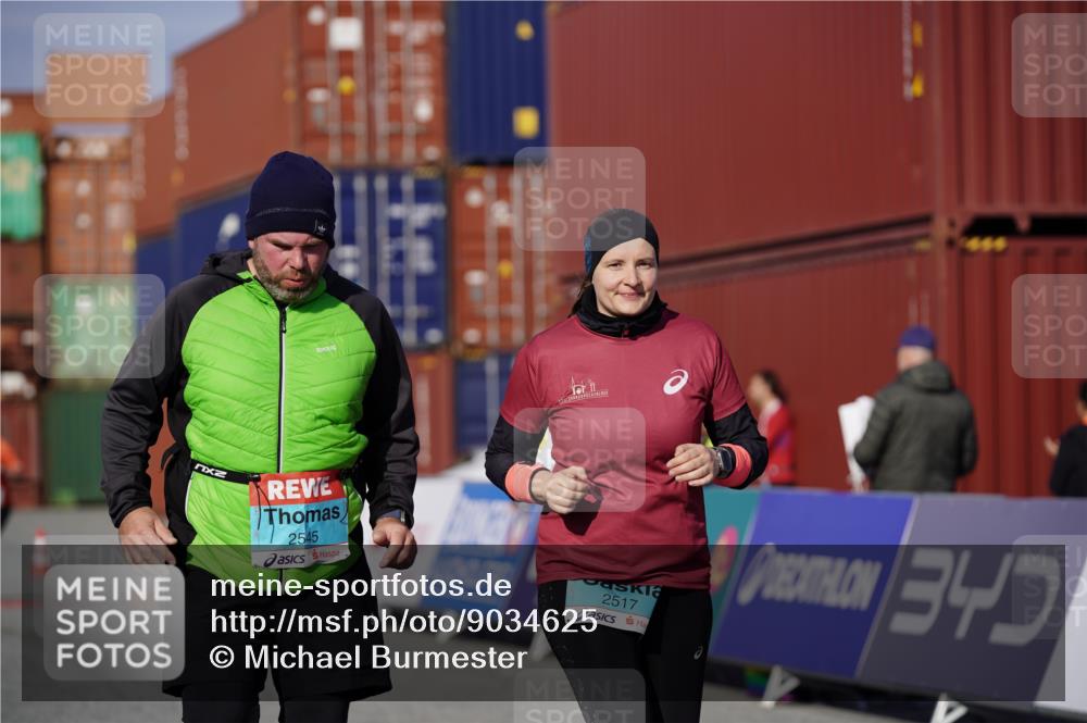 03.10.2025 - Köhlbrandbrückenlauf Michael Burmester http://msf.ph/oto/9034625 03.10.2025 10:44:32 Ziel  meine-sportfotos.de