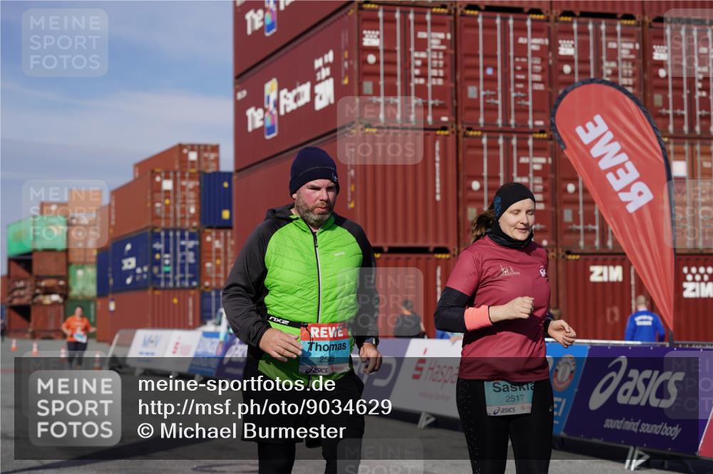 03.10.2025 - Köhlbrandbrückenlauf Michael Burmester http://msf.ph/oto/9034629 03.10.2025 10:44:33 Ziel  meine-sportfotos.de
