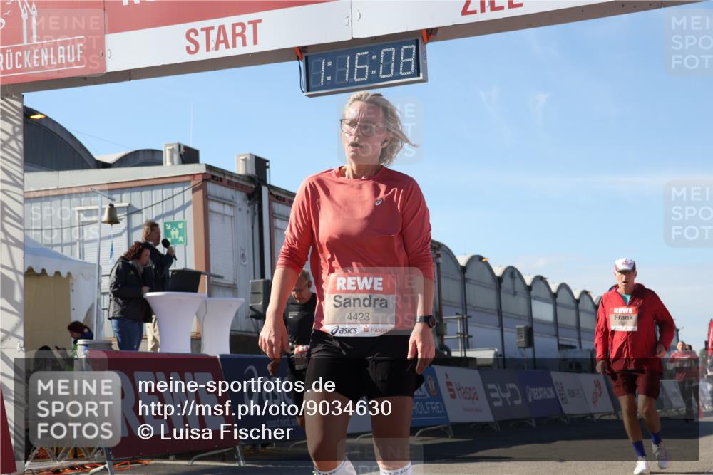 03.10.2025 - Köhlbrandbrückenlauf Luisa Fischer http://msf.ph/oto/9034630 03.10.2025 13:16:06 Ziel 4311, 4423, 4495, 4548, 4644, 4805, 4833, 5022, 5023, 5068, 5217, 5336, 5867, 5868, 6270, 6271, 6507, 6712 meine-sportfotos.de