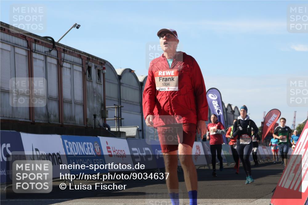 03.10.2025 - Köhlbrandbrückenlauf Luisa Fischer http://msf.ph/oto/9034637 03.10.2025 13:16:08 Ziel 4311, 4423, 4495, 4548, 4644, 4696, 4805, 5022, 5023, 5068, 5217, 5336, 5684, 5867, 5868, 6270, 6271, 6712 meine-sportfotos.de