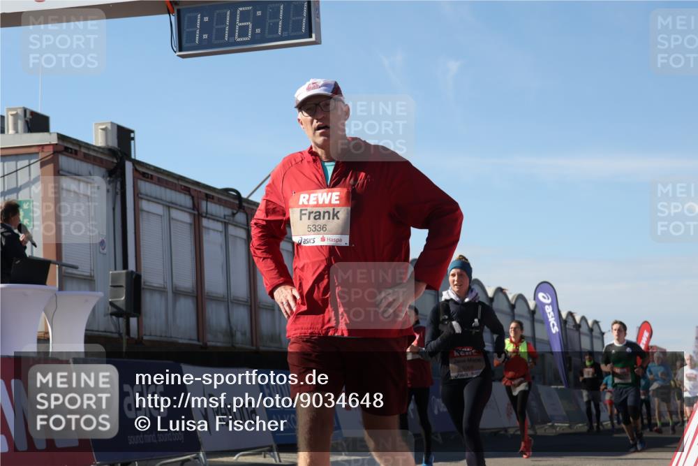 03.10.2025 - Köhlbrandbrückenlauf Luisa Fischer http://msf.ph/oto/9034648 03.10.2025 13:16:10 Ziel 4311, 4423, 4495, 4644, 4696, 5068, 5217, 5336, 5684, 5806, 6270, 6712 meine-sportfotos.de