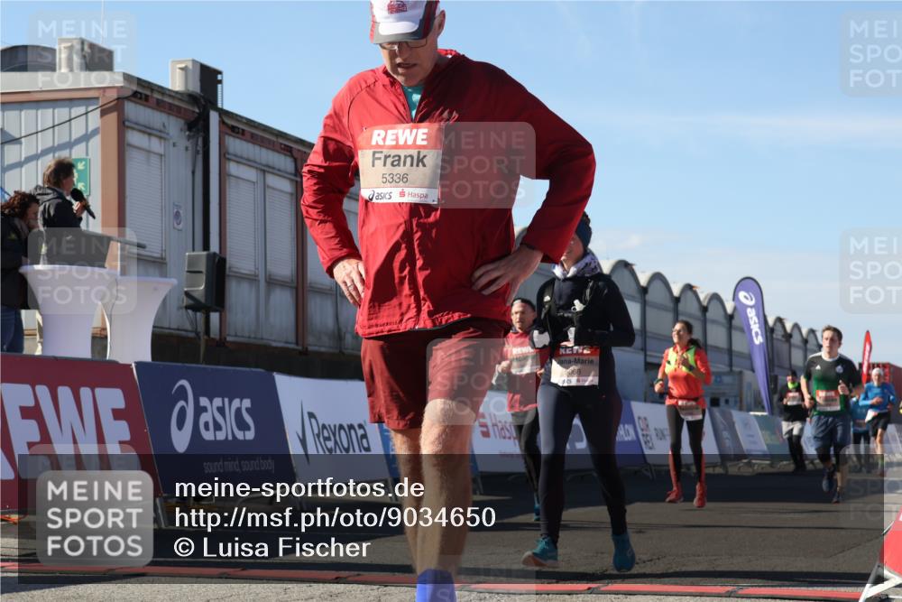 03.10.2025 - Köhlbrandbrückenlauf Luisa Fischer http://msf.ph/oto/9034650 03.10.2025 13:16:11 Ziel 4311, 4423, 4495, 4644, 4696, 5068, 5336, 5684, 5806, 6712 meine-sportfotos.de